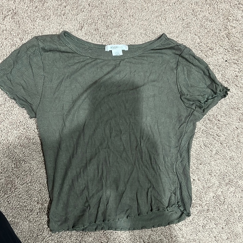 green cropped tshirt